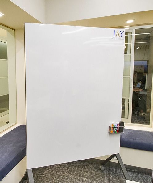 Magnetic Mobile Whiteboards for Presentations